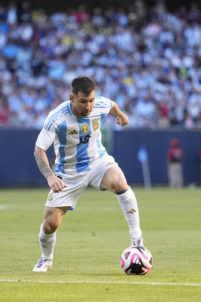 本赛季阿根廷球员欧冠参与进球榜：阿尔瓦雷斯6粒居首（阿根廷球员本季欧冠参与进球榜：阿尔瓦雷斯以6球领跑）