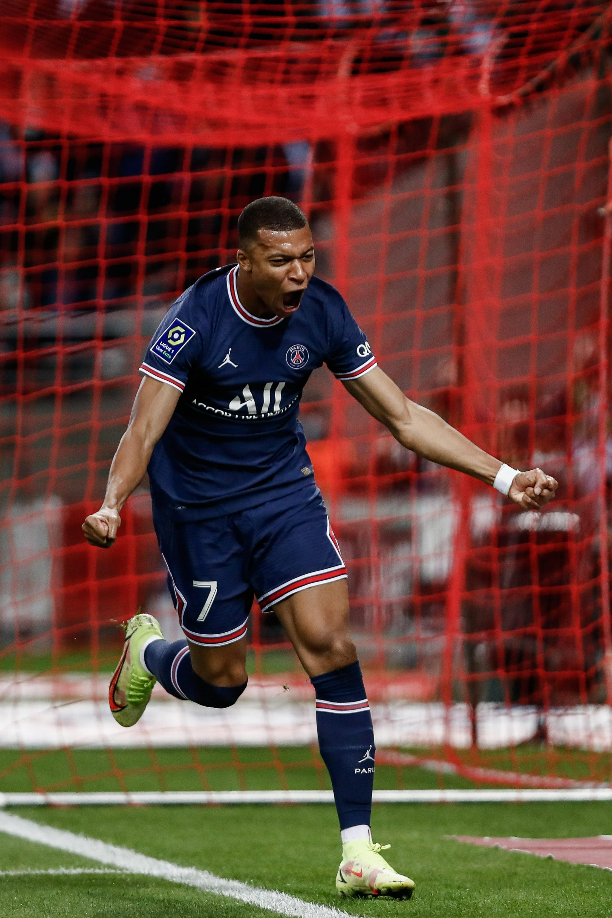 面对韩国梅开二度制胜，拜合拉木荣获本届熊猫杯赛事MVP