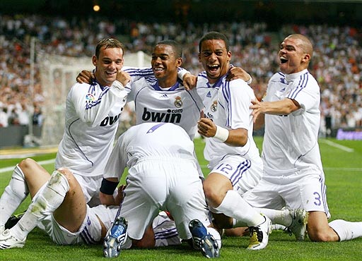 龙赛罗：巴萨落后8分都能夺冠 皇马有15冠底蕴也能做到（龙赛罗：巴萨即使落后8分仍能封王，皇马凭15冠底蕴同样可成）