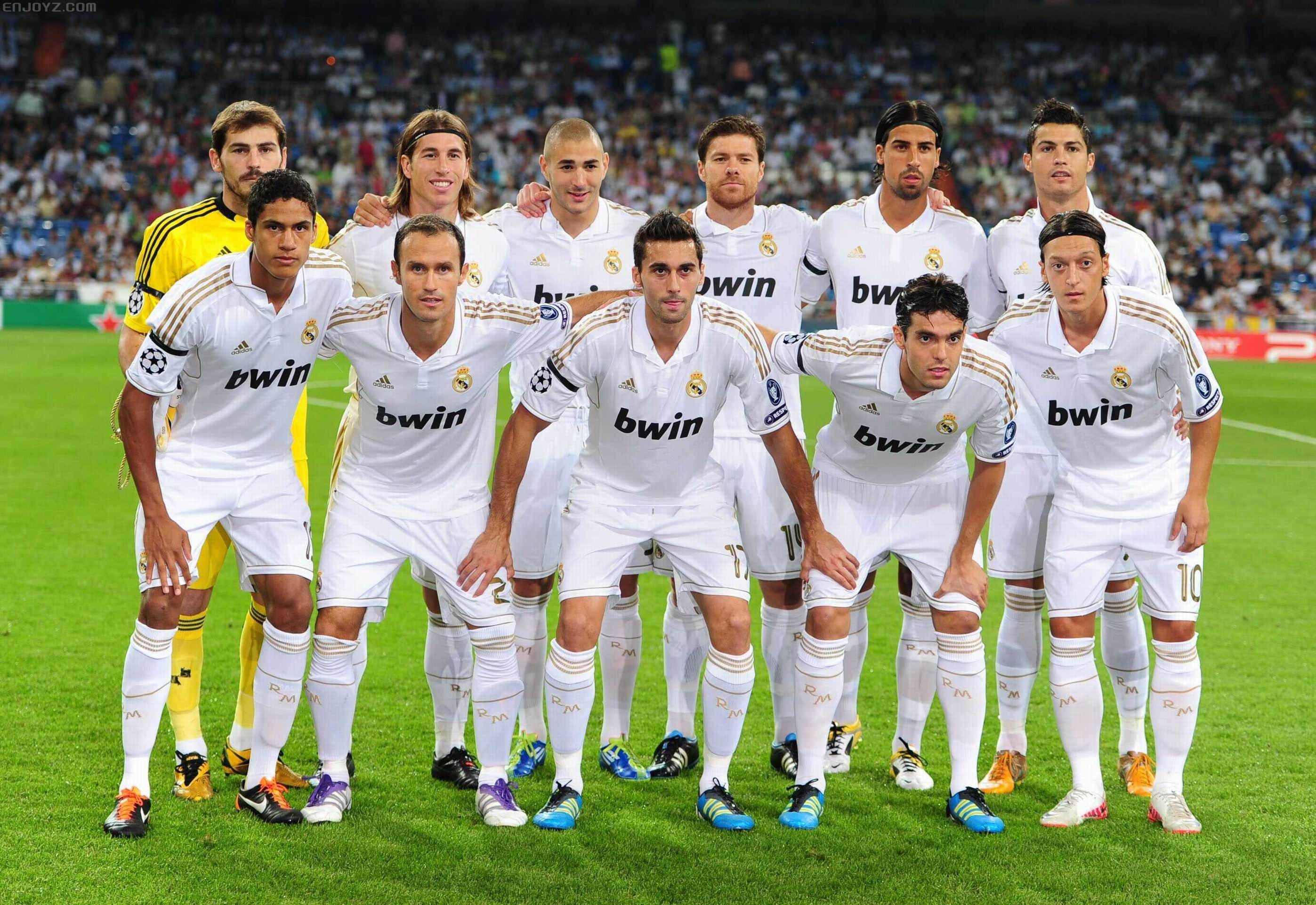 曼联4-1击败狼队，升至英超第六；米兰3-2战胜都灵，登顶积分榜。（曼联4比1擒狼队跻身英超第六，米兰3比2力克都灵领跑积分榜）