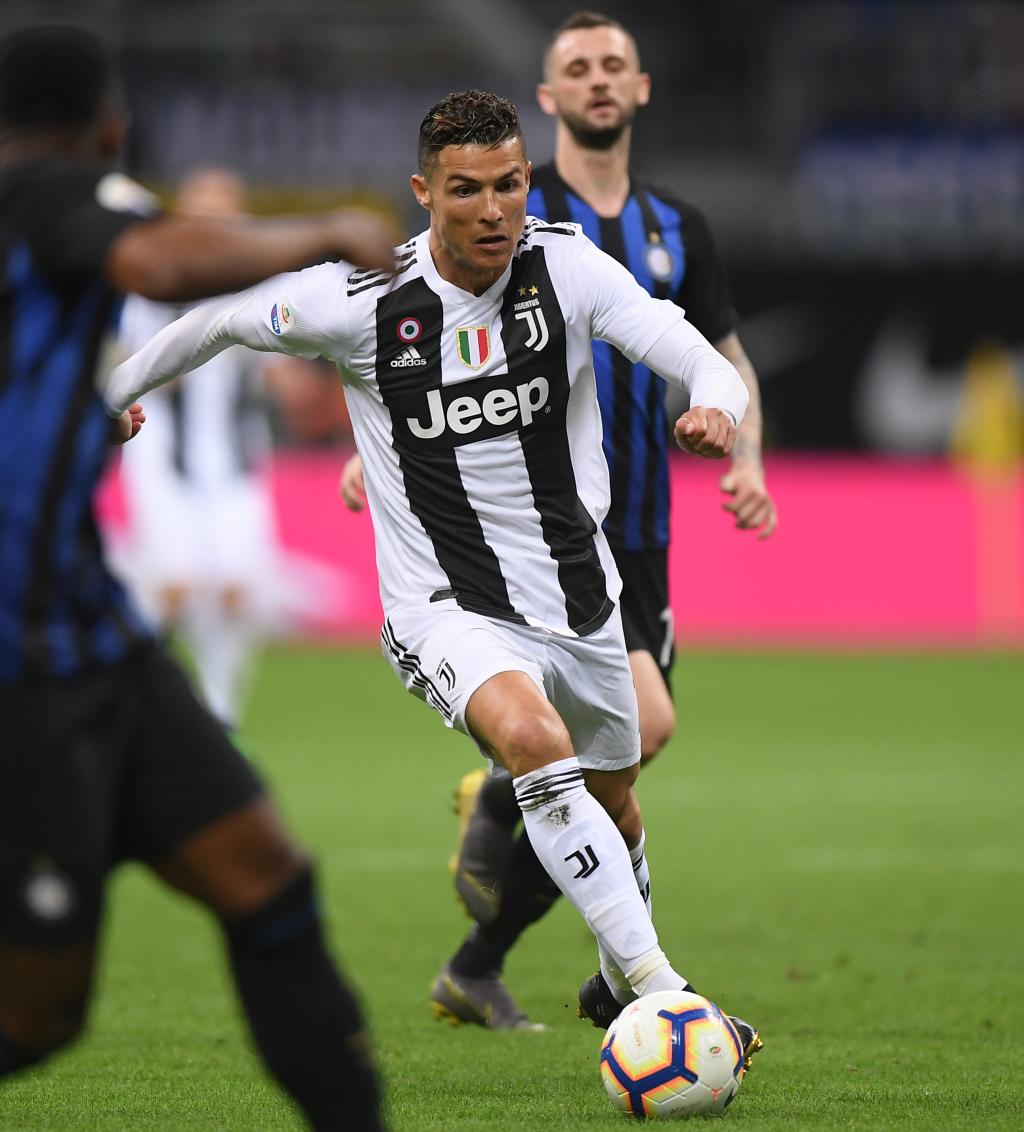 罗马诺：加纳乔仍渴望加盟切尔西，在等切尔西的报价（罗马诺：加纳乔依然盼投切尔西，正等待蓝军报价）