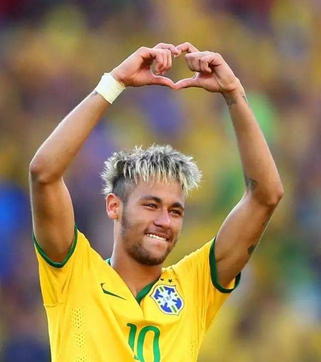 洛杉矶快船以131-116击败黄蜂，哈登55分创队史新高，成为NBA第四位得分超55分的球员，表现惊艳。