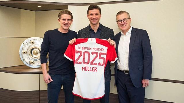 队友送大礼！QPR绝杀功臣疯狂庆祝，下一秒只剩底裤苦笑（队友大赠送！QPR绝杀英雄狂喜庆祝，转眼只剩内裤无奈苦笑）