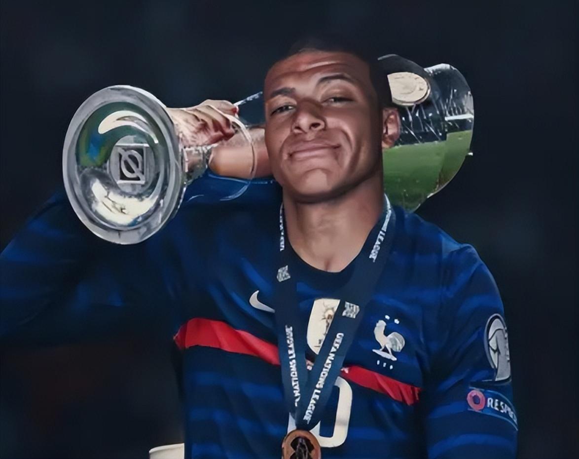 阿莫林：在曼联的一年多时间里真的很难，我在许多方面有改变