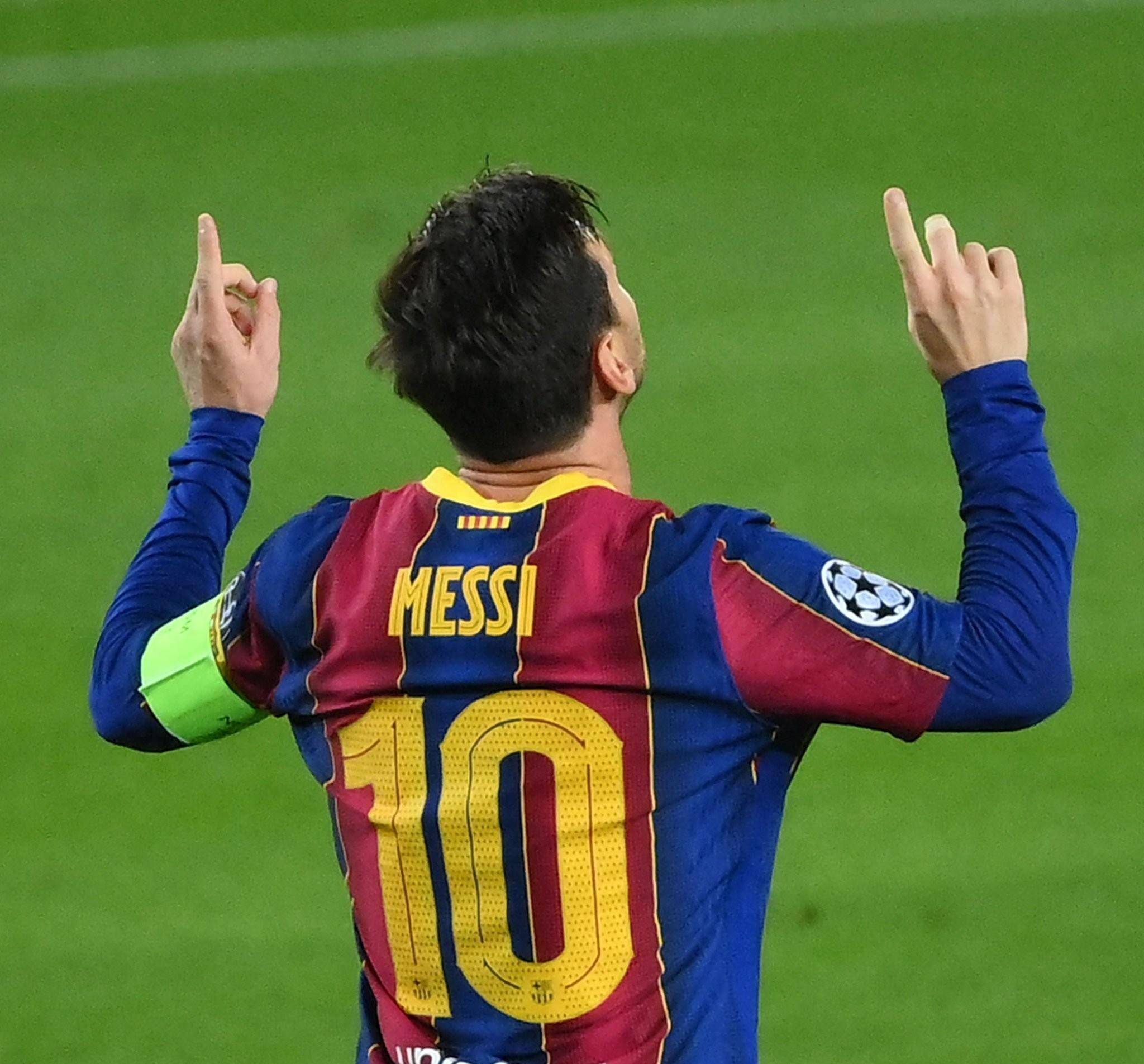 南昌马术俱乐部骑手包揽武汉马运会场地障碍60-80CM级别个人赛冠亚军