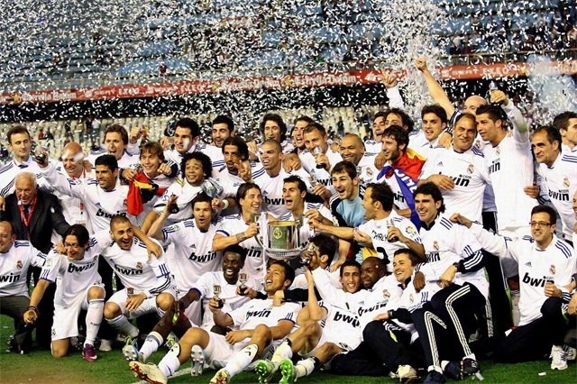 梅西印度行首站仅现身10分钟，部分球迷狂嘘并破坏球场设施（梅西印度行首站仅露面10分钟，部分球迷嘘声四起并损坏球场设施）