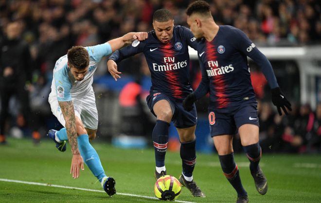 马卡：阿隆索面临执教皇马首次小危机，需平息更衣室不安情绪（马卡报：阿隆索遭遇皇马执教首个小危机，急需安抚更衣室情绪）