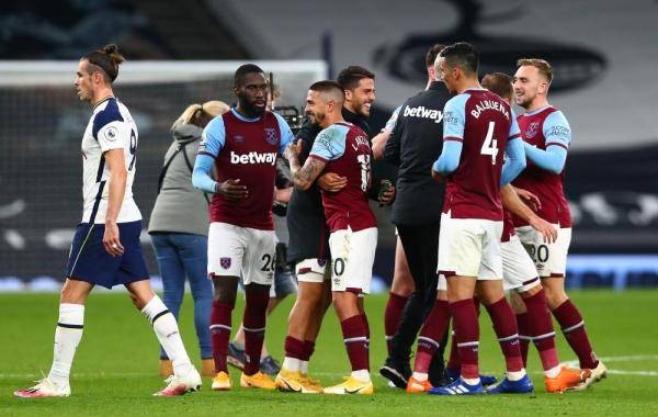 篮球勇士老将续约一年，球迷大呼：值得（勇士与老将再续一年，球迷直呼太值了）