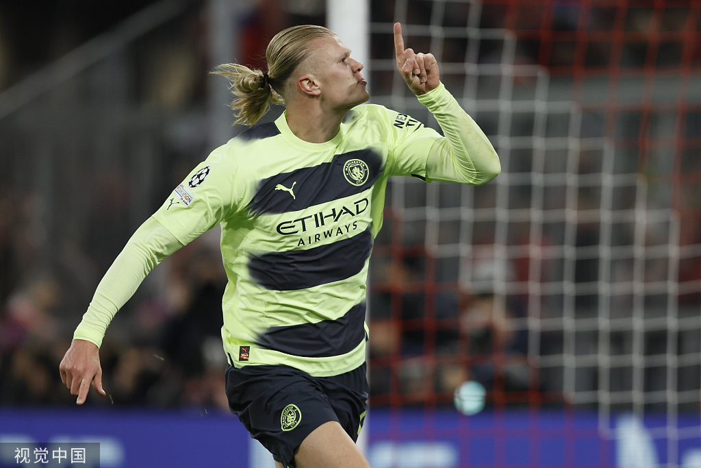 里程碑！德里克·怀特命中职业生涯第1000记三分（生涯里程碑！德里克·怀特投进第1000个三分球）