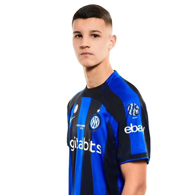 手感火热！拉文三节三分10中8爆砍37分5篮板（拉文手感爆棚：三节飙进8记三分，轰下37分5篮板）