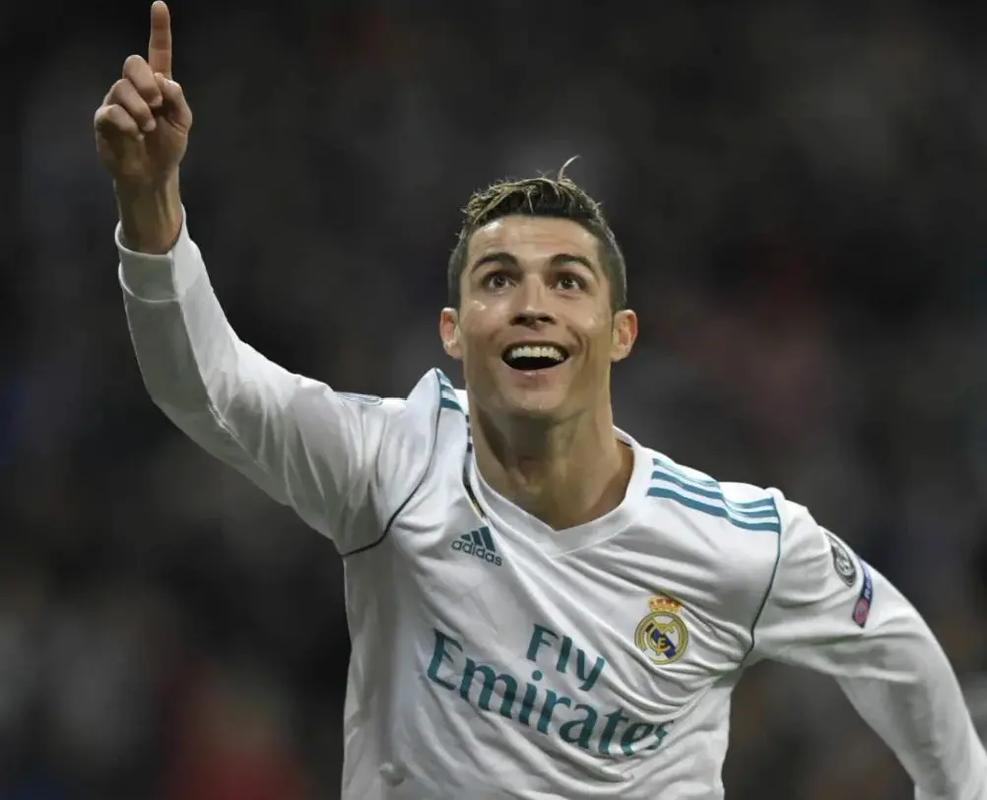 记者：恩昆库在冬窗的未来值得关注；米兰会和经纪人谈莱万（记者称：冬窗恩昆库动向成焦点，米兰将与莱万经纪人会谈）