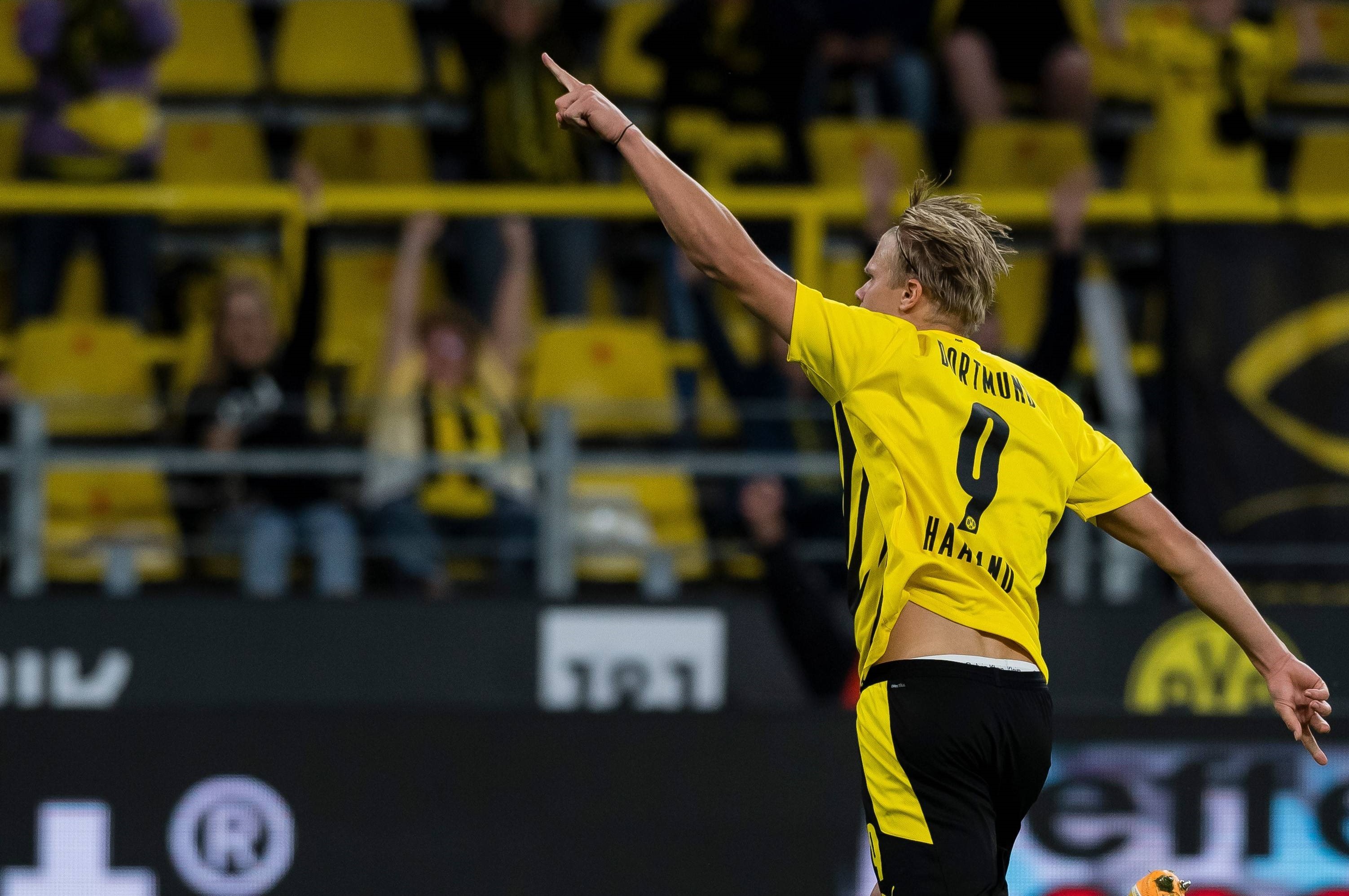 足球英足总宣布新规，严惩假摔行为引关注（英足总推出新规：严罚假摔行为引发热议）