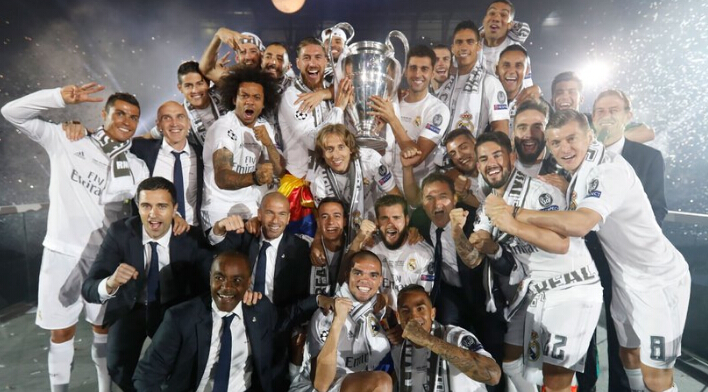 迪格雷戈里奥：库普踢左中卫？强大的球员能在任何位置上踢球（迪格雷戈里奥谈库普踢左中卫：强者能适应任何位置）