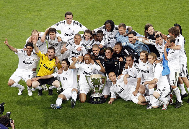 记者：道格拉斯-路易斯不愿加盟费内巴切，更愿意重返英超