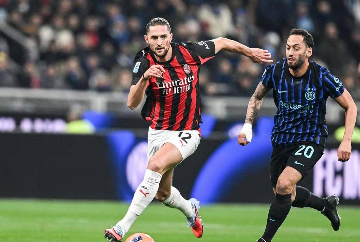 罗马诺：迪萨西被推荐给了巴萨，但若想要完成转会交易，球员必须永久转会（罗马诺：迪萨西获荐巴萨，若想成行须以永久转会达成）