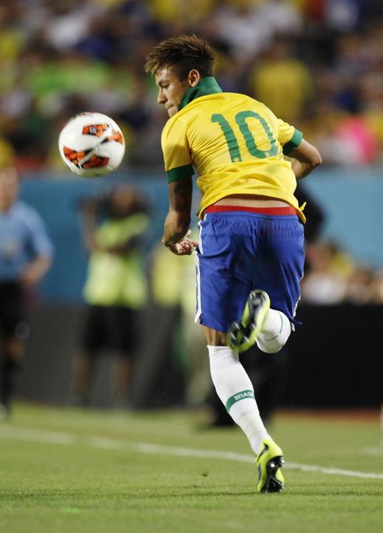 官方：AC米兰主帅阿莱格里当选意甲11月最佳教练（意甲11月最佳教练出炉：AC米兰主帅阿莱格里当选）