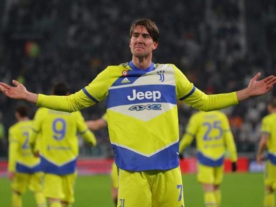 皇马一战3红6黄！金哨详解争议判罚：2红没问题，输球别怪裁判（皇马一役3红6黄！金哨解读争议判罚：两红无误，输球别怪裁判）