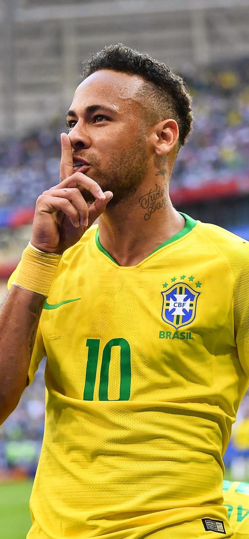 图片报：勒沃库森遭遇多次意外事件，到达曼市时已延误数小时（图片报：勒沃库森旅途中屡遇意外，抵达曼市已晚点数小时）